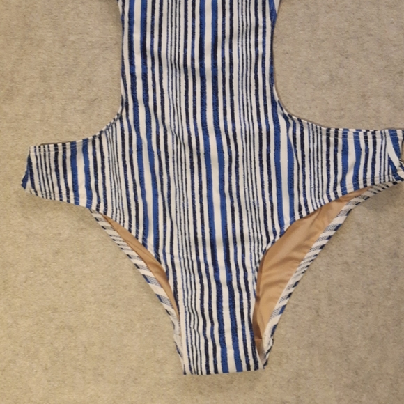 BNWT Tart Collections One shoulder Monokini. MED - Picture 3 of 10
